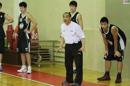 大学篮球队员如何从友谊赛中受益_1